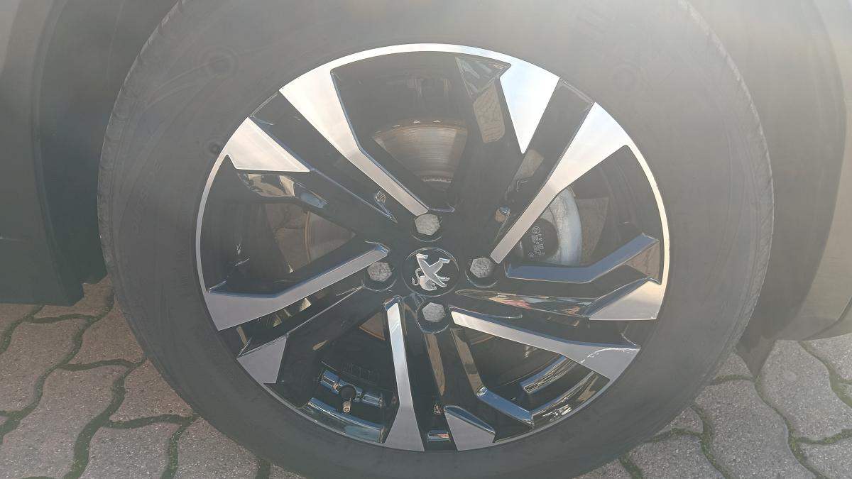 Peugeot 2008 1.5 BlueHDi 110 Allure 5 Porte